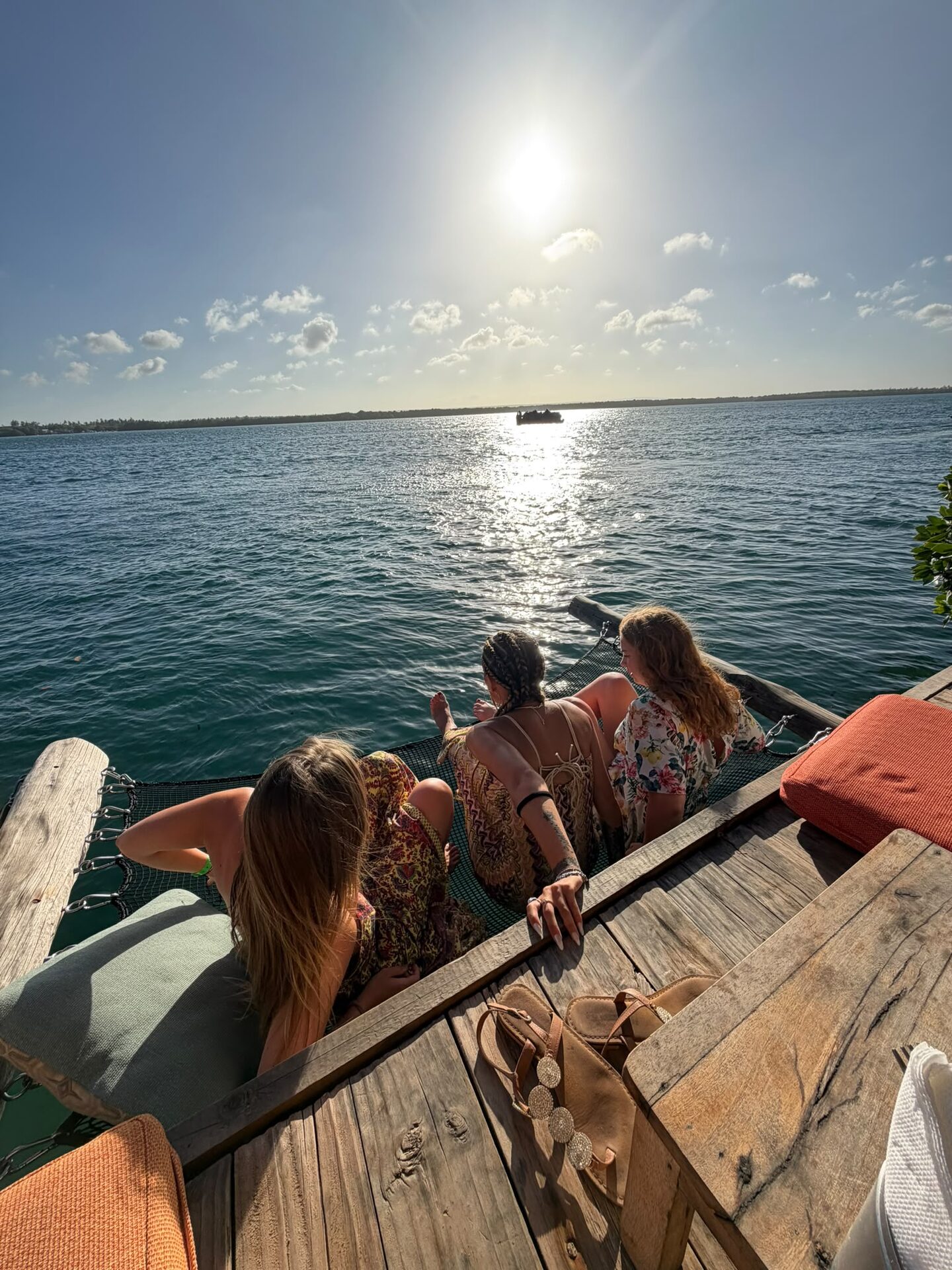 Said mostra un pesce palla durante il Safari Blu